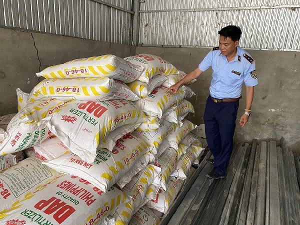 Cục QLTT Kiên Giang tiếp tục phát hiện, thu giữ 2,5 tấn phân bón giả