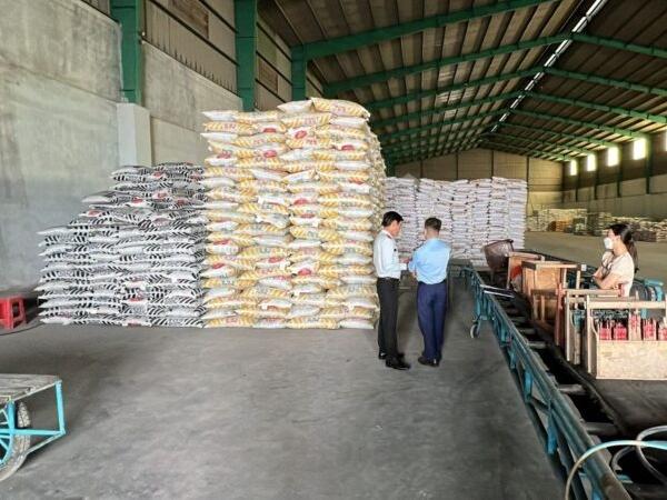 Thu hồi 5 tấn phân bón không được lưu hành tại Việt Nam